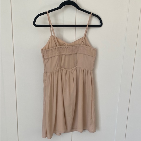 Elegant Light Pink Sleeveless Beaded Dress - Picture 3 of 6